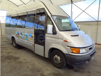 Minibussi IVECO Daily