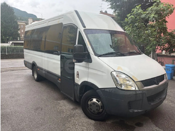 Minibussi IVECO Daily