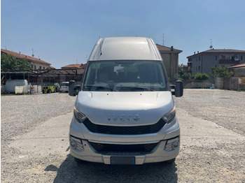 Minibussi IVECO Daily