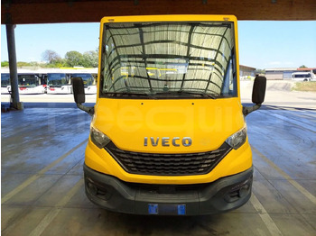 Koulubussi IVECO