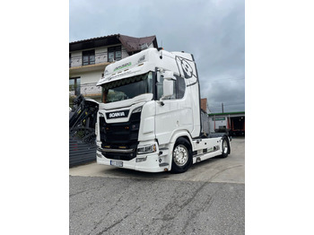 Vetopöytäauto SCANIA R 520