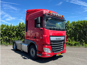 Vetopöytäauto DAF XF 460
