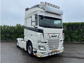 Vetopöytäauto DAF XF 530