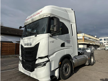 Vetopöytäauto IVECO Stralis 460