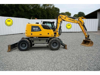 Pyöräalustainen kaivinkone LIEBHERR A 912