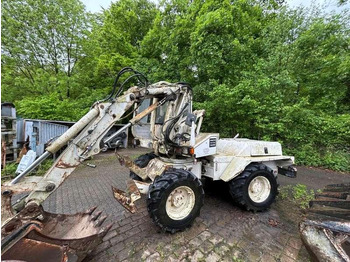 Pyöräalustainen kaivinkone Mecalac 8CXI: kuva Pyöräalustainen kaivinkone Mecalac 8CXI