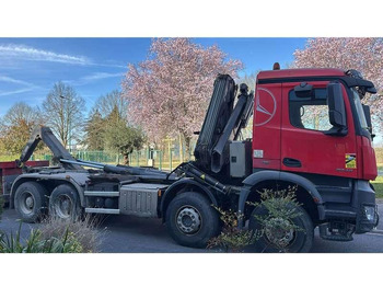 Koukkulava kuorma-auto MERCEDES-BENZ Arocs 3243