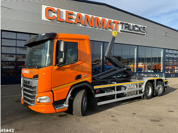 Koukkulava kuorma-auto DAF XD 450