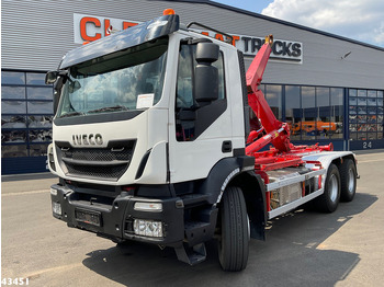 Koukkulava kuorma-auto IVECO