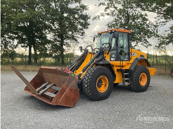 Pyöräkuormaaja JCB 437