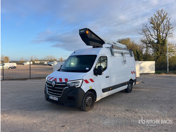 Itsekulkevat henkilönostimet RENAULT Master