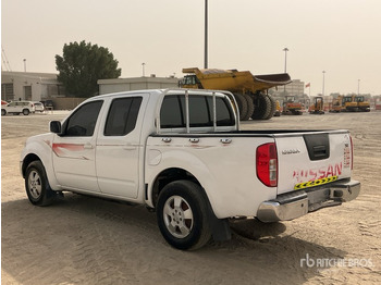 Avolava-auto 2016 Nissan 4x2 Crew Cab Pickup: kuva Avolava-auto 2016 Nissan 4x2 Crew Cab Pickup