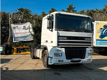 Vetopöytäauto DAF XF 95 380