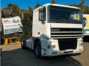 Vetopöytäauto DAF XF 95 380