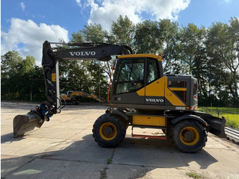 Pyöräalustainen kaivinkone VOLVO EWR150E