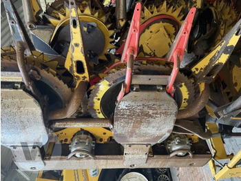 Leikkuupöytä - maissi New Holland 490 FIE: kuva Leikkuupöytä - maissi New Holland 490 FIE