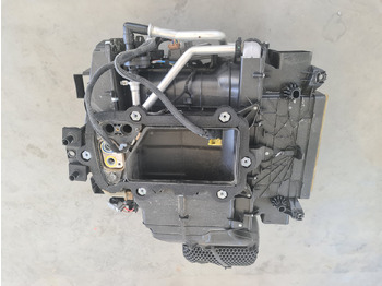 Lämmitys/ Tuuletus RENAULT RANGE T / COMPLETE CABINE HEATER / 7484593228: kuva Lämmitys/ Tuuletus RENAULT RANGE T / COMPLETE CABINE HEATER / 7484593228