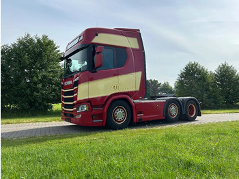 Vetopöytäauto SCANIA R 500
