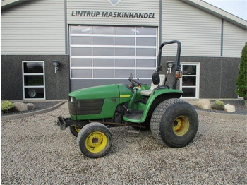 Traktori JOHN DEERE