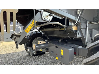 Leikkuupuimuri Massey Ferguson 7370 BETA. Gårdmaskine med kun 1080 motortimer. Me: kuva Leikkuupuimuri Massey Ferguson 7370 BETA. Gårdmaskine med kun 1080 motortimer. Me