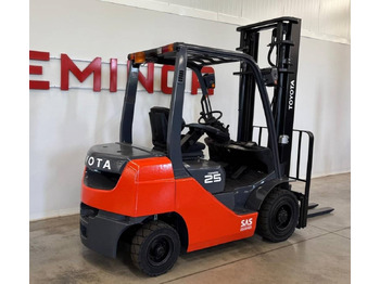 Dieseltrukki Toyota 10811 06-8FD25F: kuva Dieseltrukki Toyota 10811 06-8FD25F