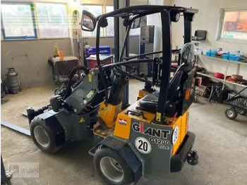 Minikuormaaja GIANT