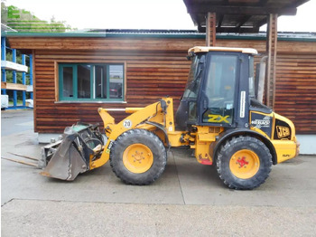 Minikuormaaja JCB 407