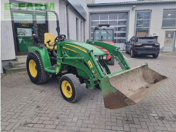 Traktori John Deere 3320 my11: kuva Traktori John Deere 3320 my11