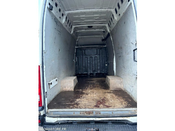 Pakettiauto IVECO 180cv de 2011: kuva Pakettiauto IVECO 180cv de 2011