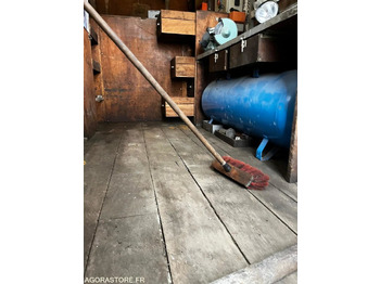 Kuorma-auto RENAULT JK 75 équipé ATELIER 1986 122747 km: kuva Kuorma-auto RENAULT JK 75 équipé ATELIER 1986 122747 km Kuorma-auto RENAULT JK 75 équipé ATELIER 1986 122747 km: kuva Kuorma-auto RENAULT JK 75 équipé ATELIER 1986 122747 km