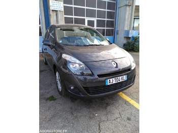 Henkilöauto RENAULT