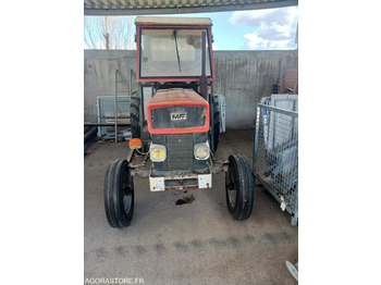Traktori MASSEY FERGUSON 100 series