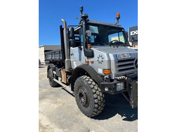 Kuorma-auto UNIMOG