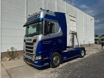 Vetopöytäauto SCANIA S 500