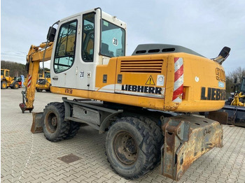 Pyöräalustainen kaivinkone LIEBHERR A 900