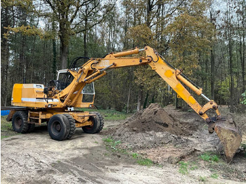 Kaivuri-trukki LIEBHERR A 900