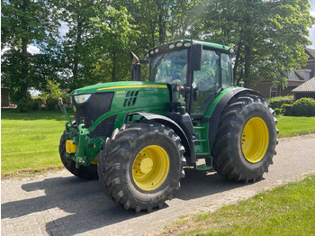 Traktori JOHN DEERE 6215R