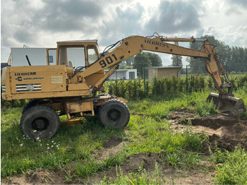 Pyöräalustainen kaivinkone LIEBHERR