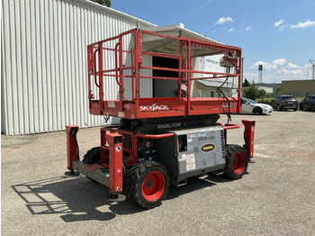 Henkilönostin Skyjack SJ6832RT 4x4: kuva Henkilönostin Skyjack SJ6832RT 4x4