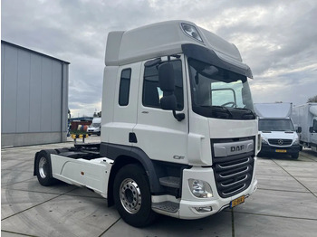 Vetopöytäauto DAF CF 450