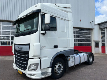 Vetopöytäauto DAF XF 460
