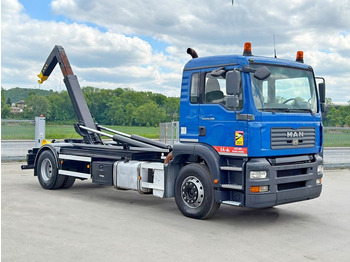 Koukkulava kuorma-auto MAN TGA 18.310