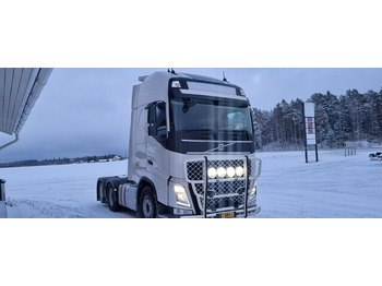 Vetopöytäauto VOLVO FH 500