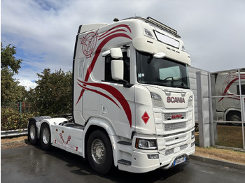Vetopöytäauto SCANIA R 500