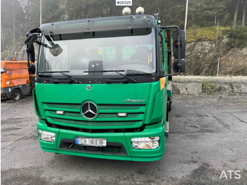 Nostovarsi-vaihtolavakuorma kuorma-auto Mercedes Atego 1524: kuva Nostovarsi-vaihtolavakuorma kuorma-auto Mercedes Atego 1524