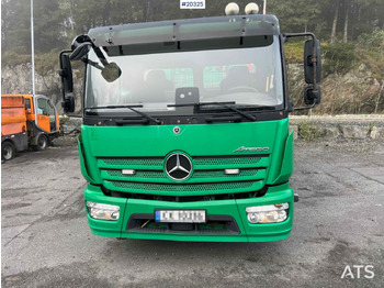 Nostovarsi-vaihtolavakuorma kuorma-auto Mercedes Atego 1524: kuva Nostovarsi-vaihtolavakuorma kuorma-auto Mercedes Atego 1524