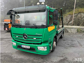 Nostovarsi-vaihtolavakuorma kuorma-auto Mercedes Atego 1524: kuva Nostovarsi-vaihtolavakuorma kuorma-auto Mercedes Atego 1524