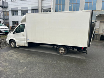 Umpikori kuorma-auto Mercedes Varebil: kuva Umpikori kuorma-auto Mercedes Varebil