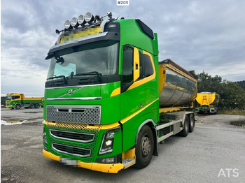 Koukkulava kuorma-auto VOLVO FH16 750