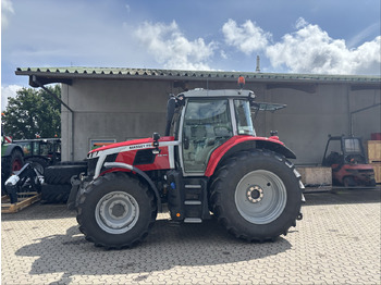 Traktori MASSEY FERGUSON 100 series